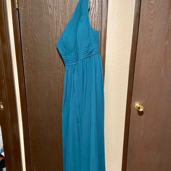 Dresses - Picture 4 of 5